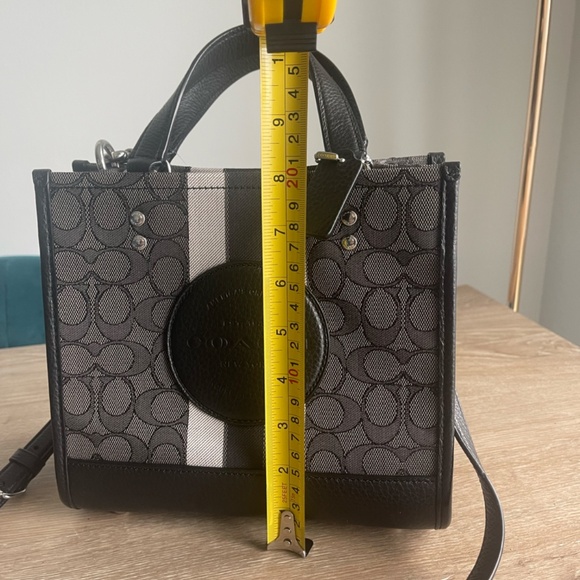 Got this brand new Coach bag as a gift, but it’s not quite my style—never used! - Picture 7 of 8